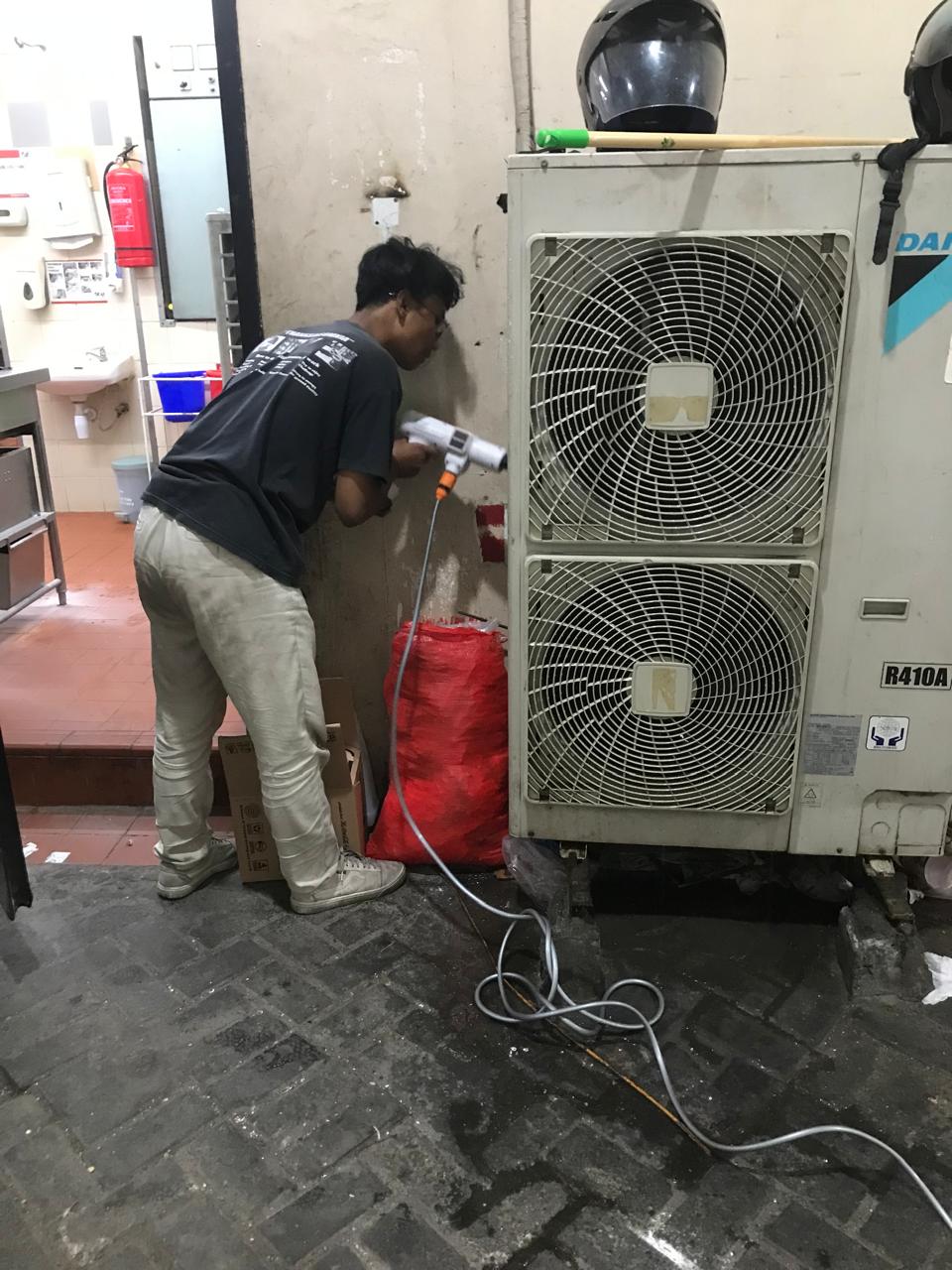 Cuci Outdoor AC